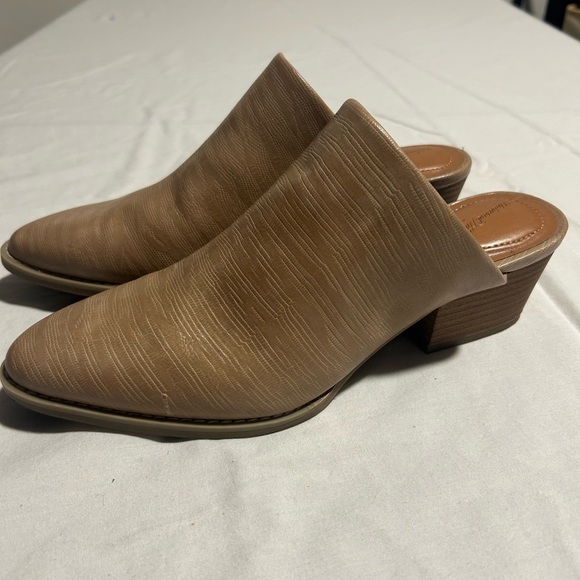 Universal Thread Shoes - Universal Thread Tan Tara Mule Women's Size 7 Pointed Toe Chunky 2" Heel